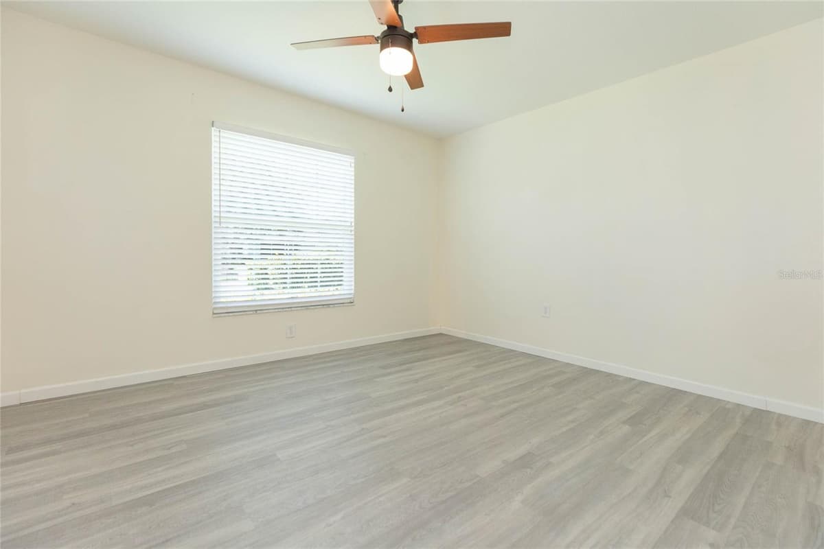 8423 PEBBLE DRIVE — photo 21 of 40