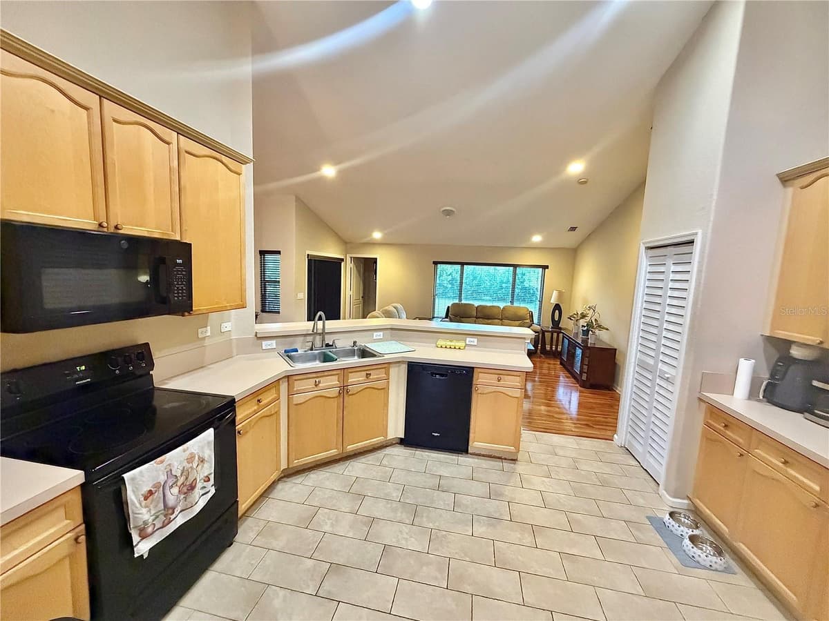 17770 64TH PLACE — photo 9 of 43