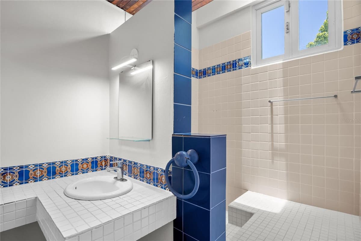 E 12 CALLE MADRE PERLA — photo 18 of 23