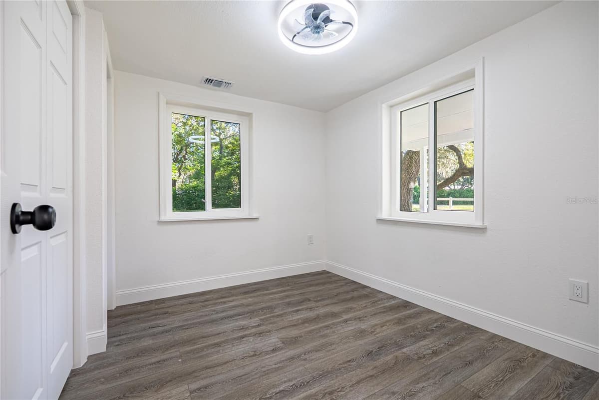 11303 CHICAGO AVENUE — photo 21 of 33