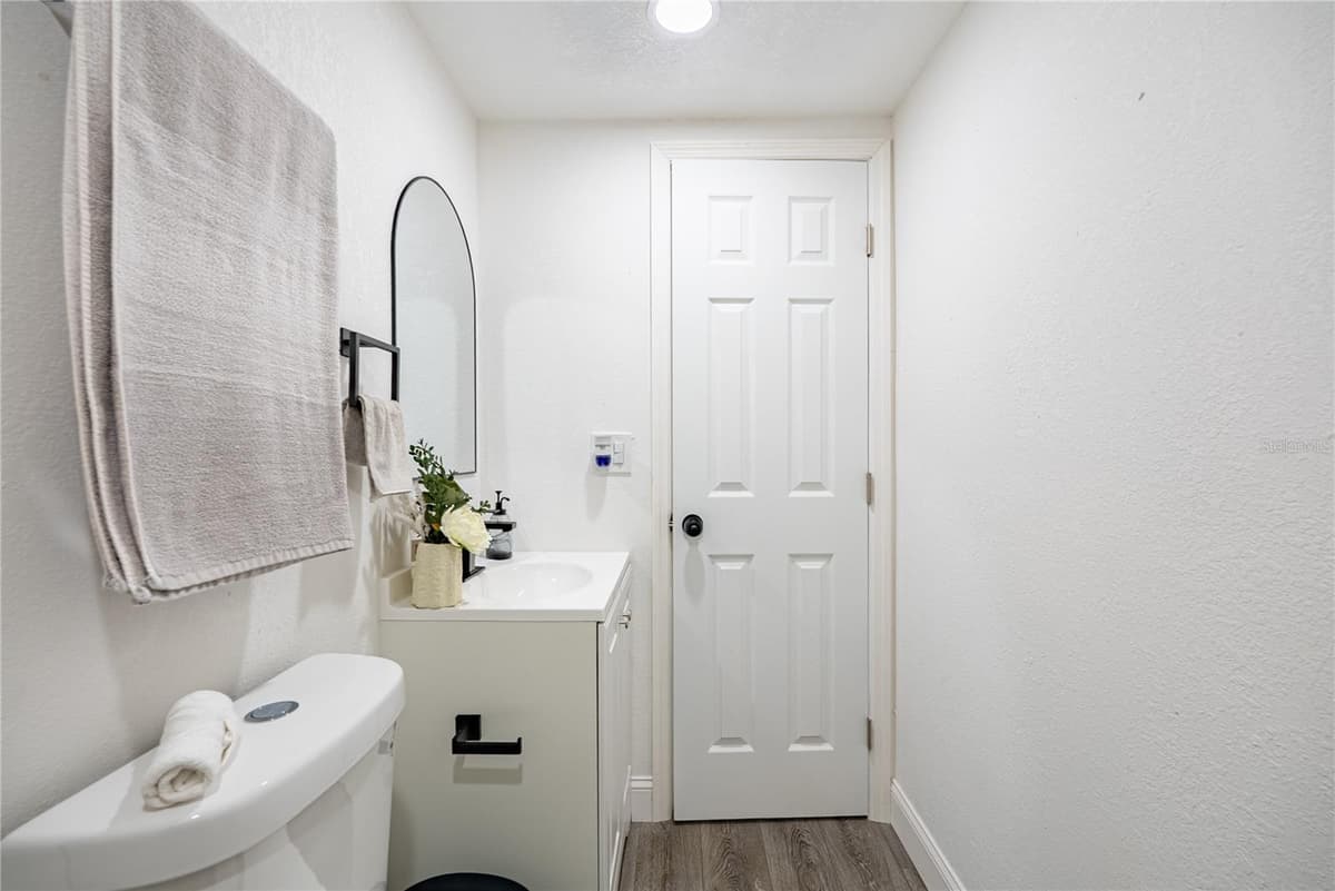 11303 CHICAGO AVENUE — photo 12 of 33