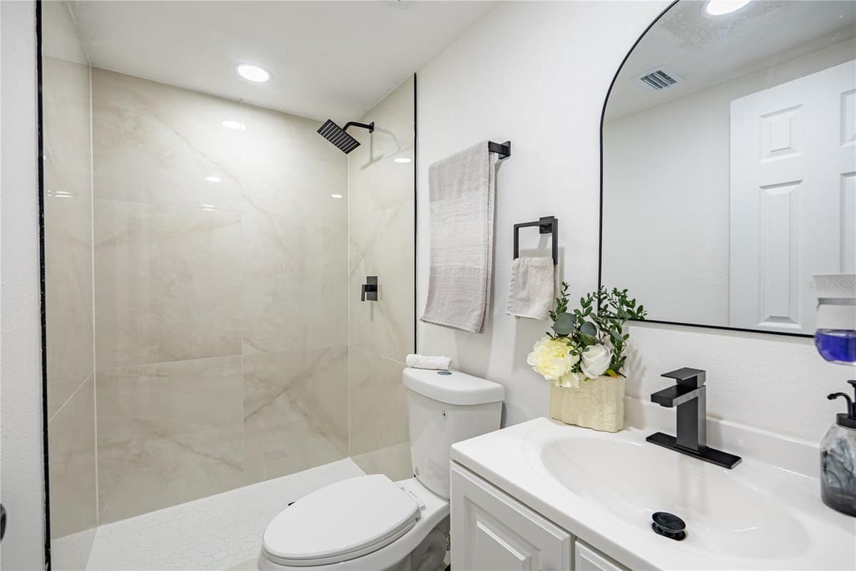 11303 CHICAGO AVENUE — photo 11 of 33