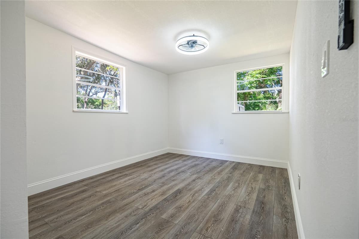 11303 CHICAGO AVENUE — photo 14 of 33
