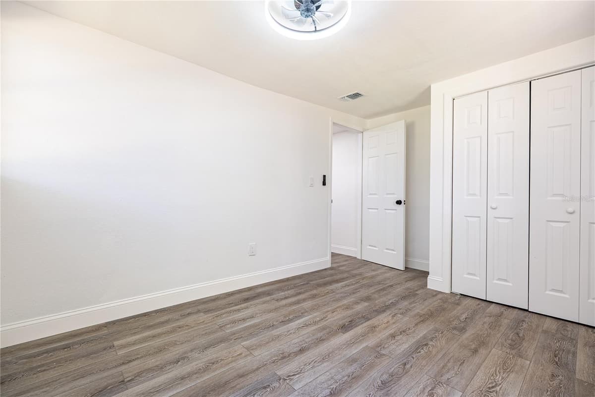 11303 CHICAGO AVENUE — photo 13 of 33