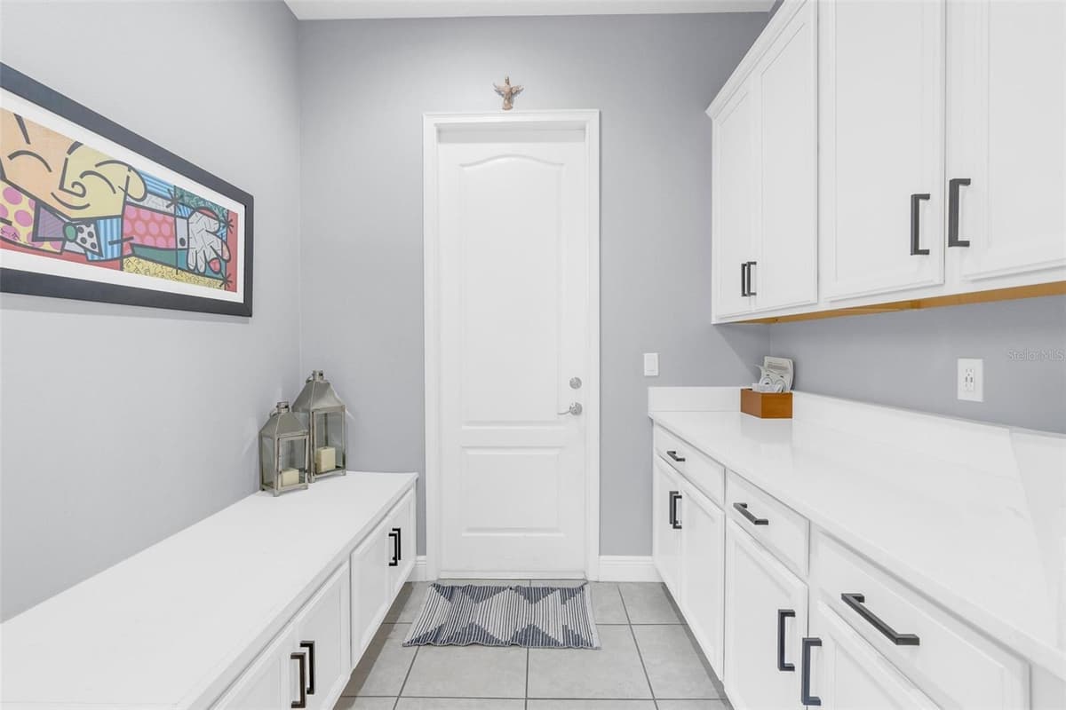 13031 STANTHORNE AVENUE — photo 15 of 60