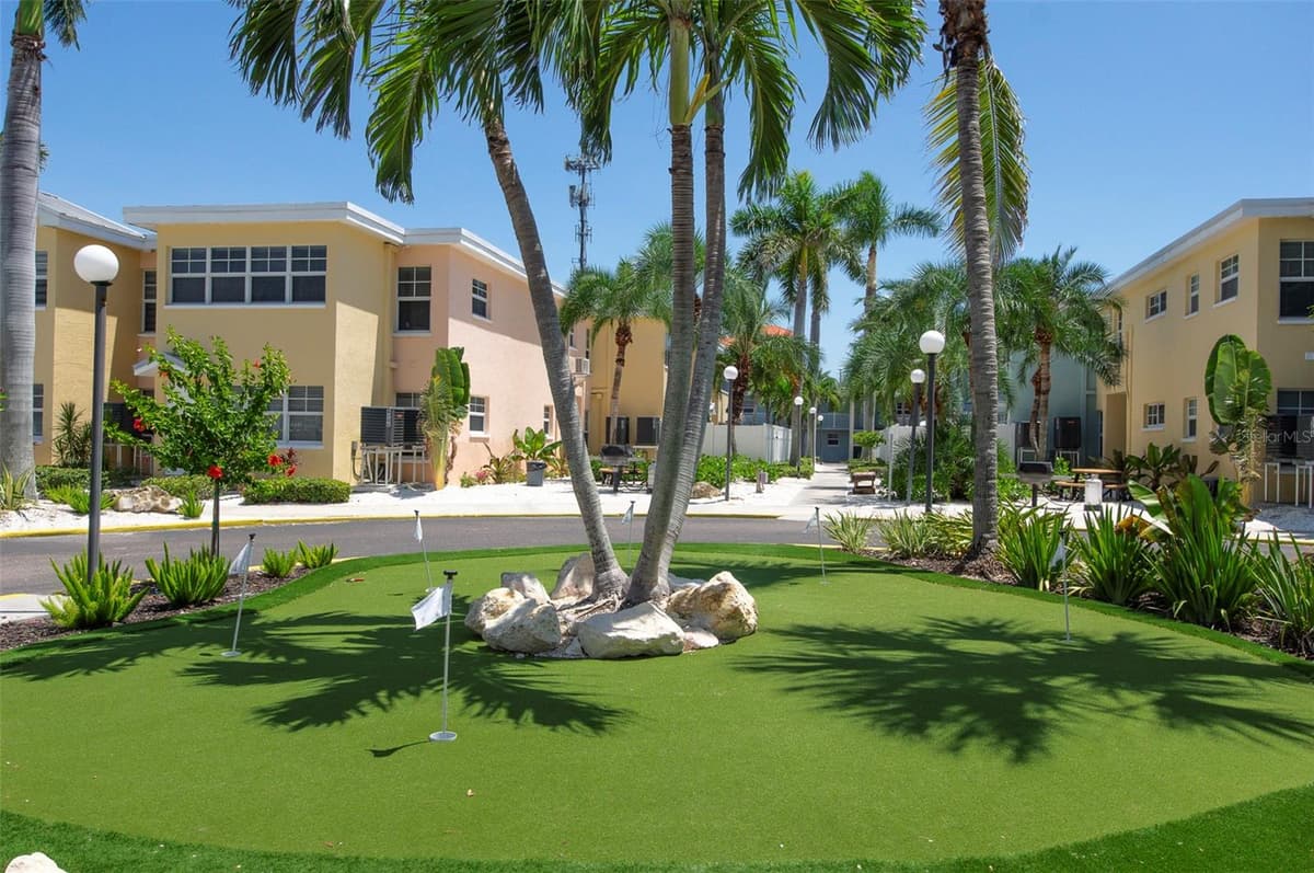 19417 GULF BOULEVARD — photo 31 of 40