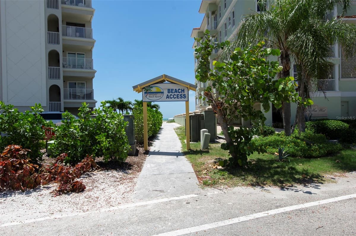 19417 GULF BOULEVARD — photo 37 of 40