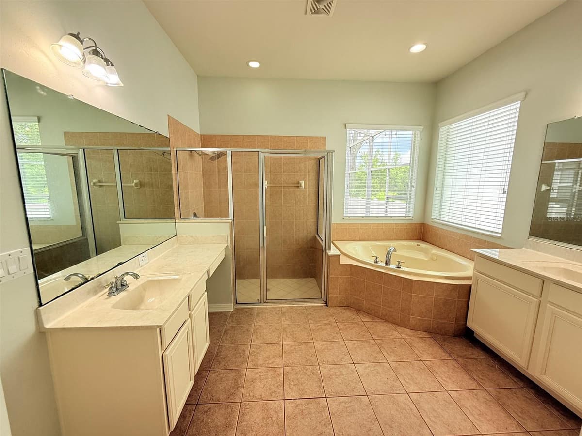 8523 NORTHTON GROVES BOULEVARD — photo 18 of 28