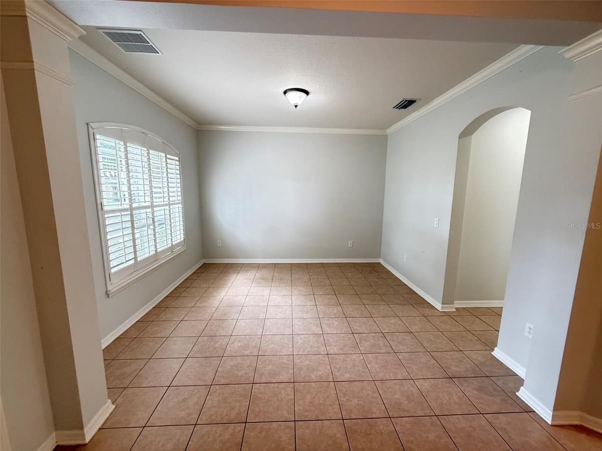 8523 NORTHTON GROVES BOULEVARD — photo 4 of 28