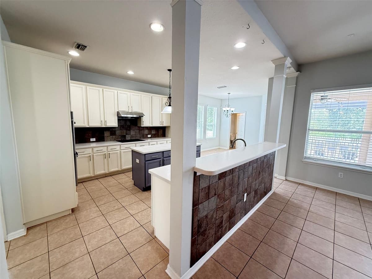 8523 NORTHTON GROVES BOULEVARD — photo 10 of 28