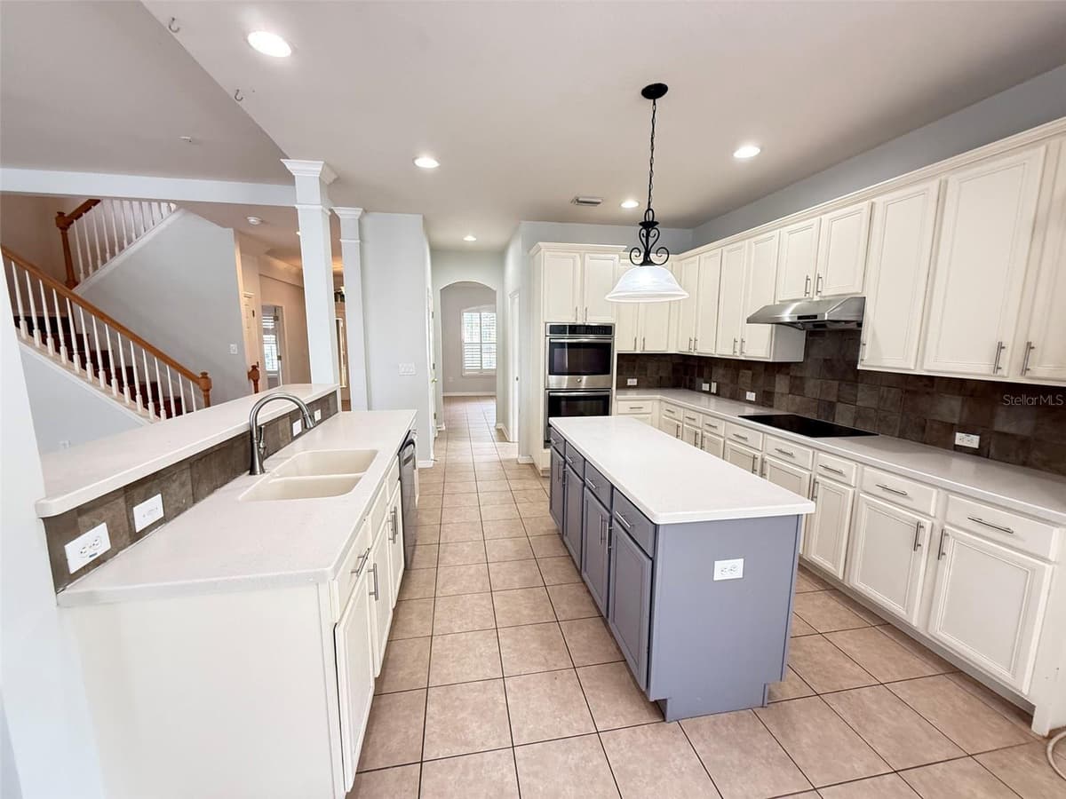 8523 NORTHTON GROVES BOULEVARD — photo 12 of 28