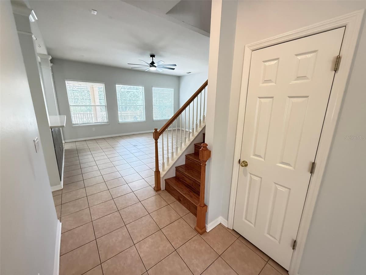 8523 NORTHTON GROVES BOULEVARD — photo 9 of 28