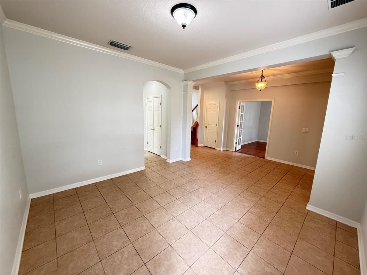 8523 NORTHTON GROVES BOULEVARD — photo 5 of 28