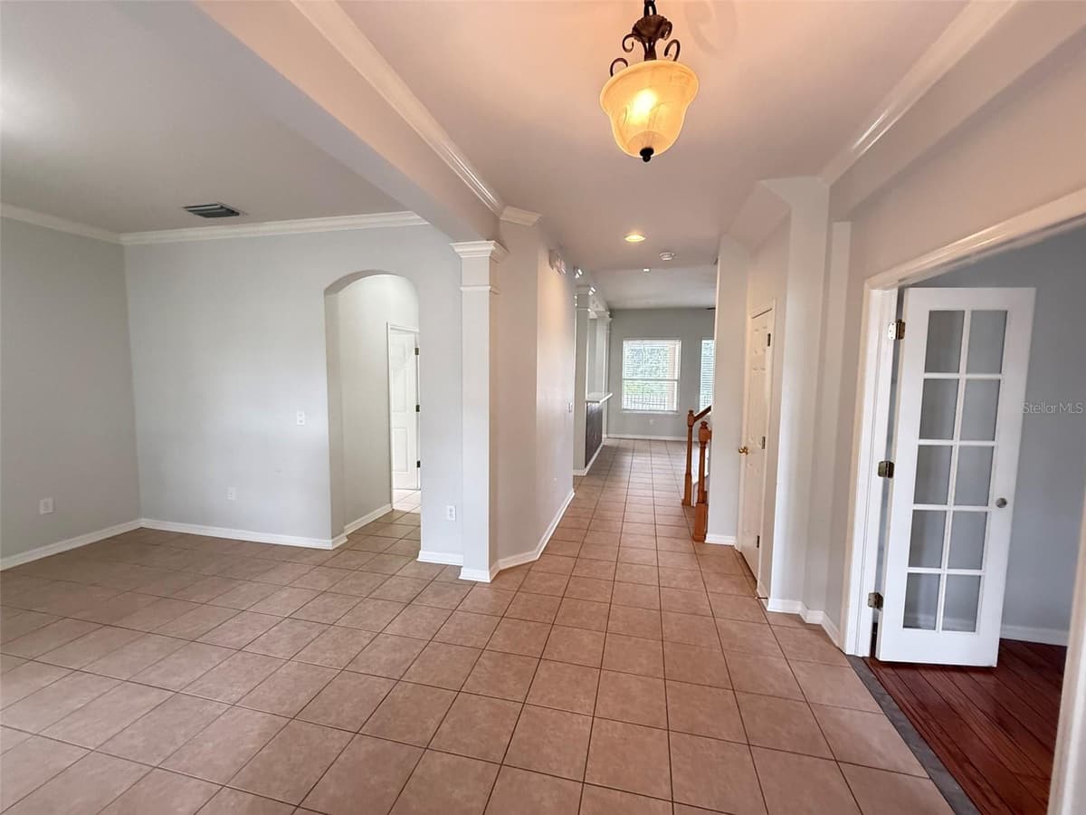 8523 NORTHTON GROVES BOULEVARD — photo 3 of 28