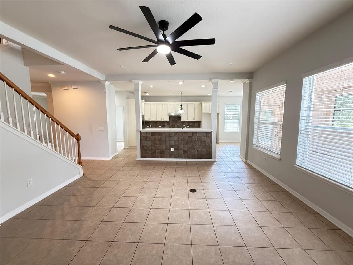 8523 NORTHTON GROVES BOULEVARD — photo 11 of 28