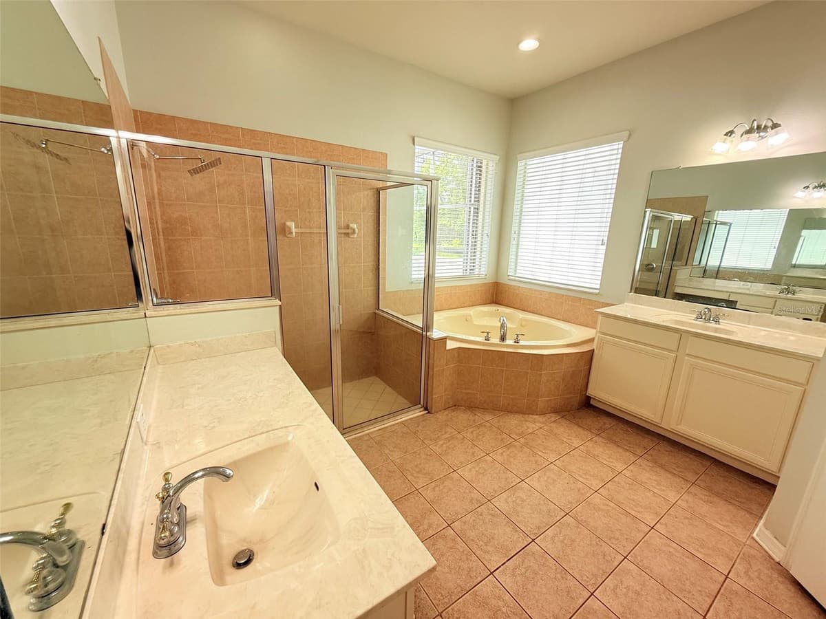 8523 NORTHTON GROVES BOULEVARD — photo 19 of 28