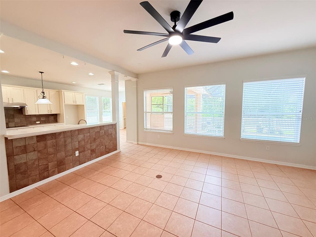 8523 NORTHTON GROVES BOULEVARD — photo 16 of 28