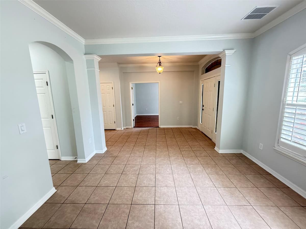 8523 NORTHTON GROVES BOULEVARD — photo 6 of 28