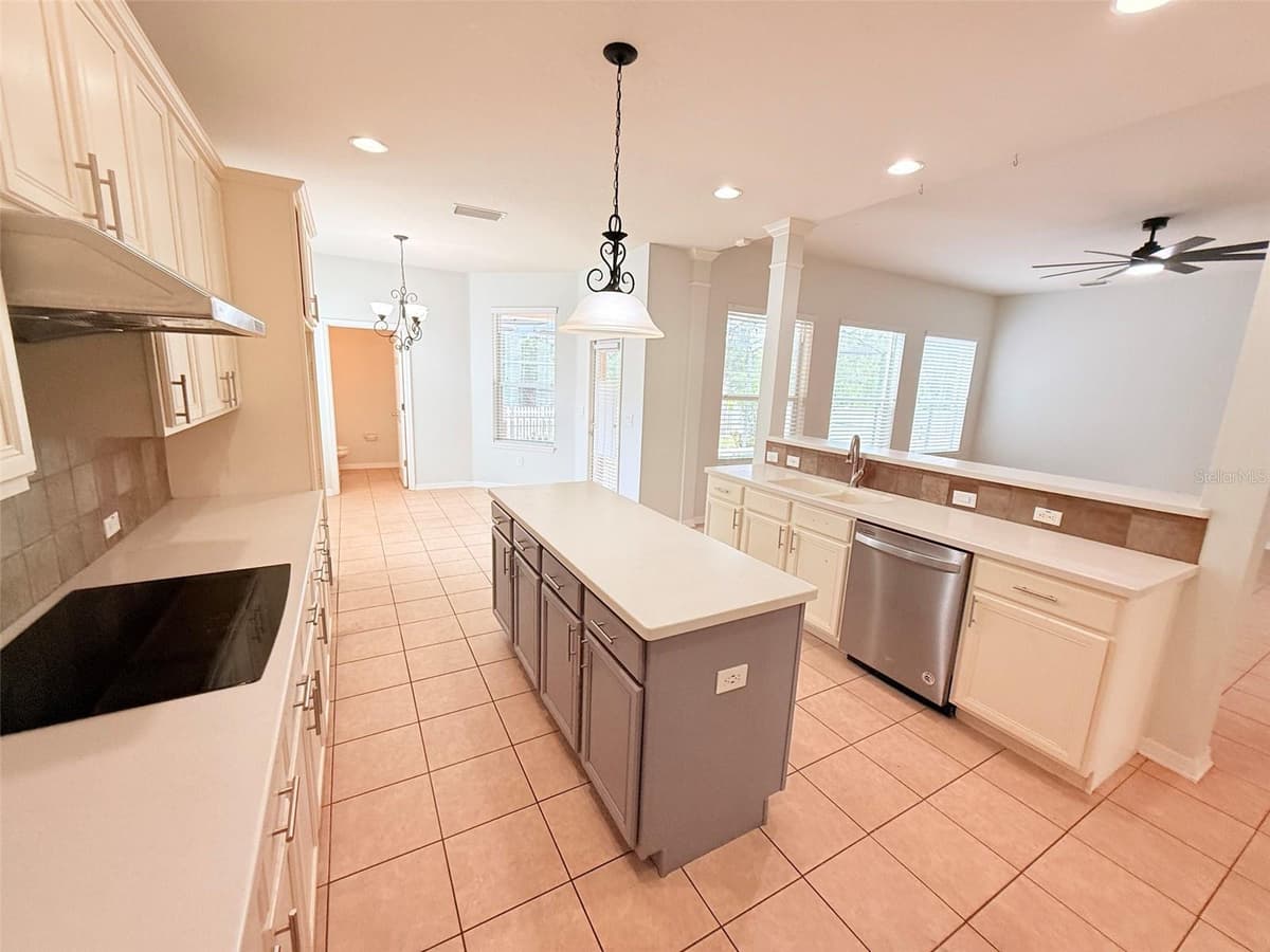 8523 NORTHTON GROVES BOULEVARD — photo 14 of 28