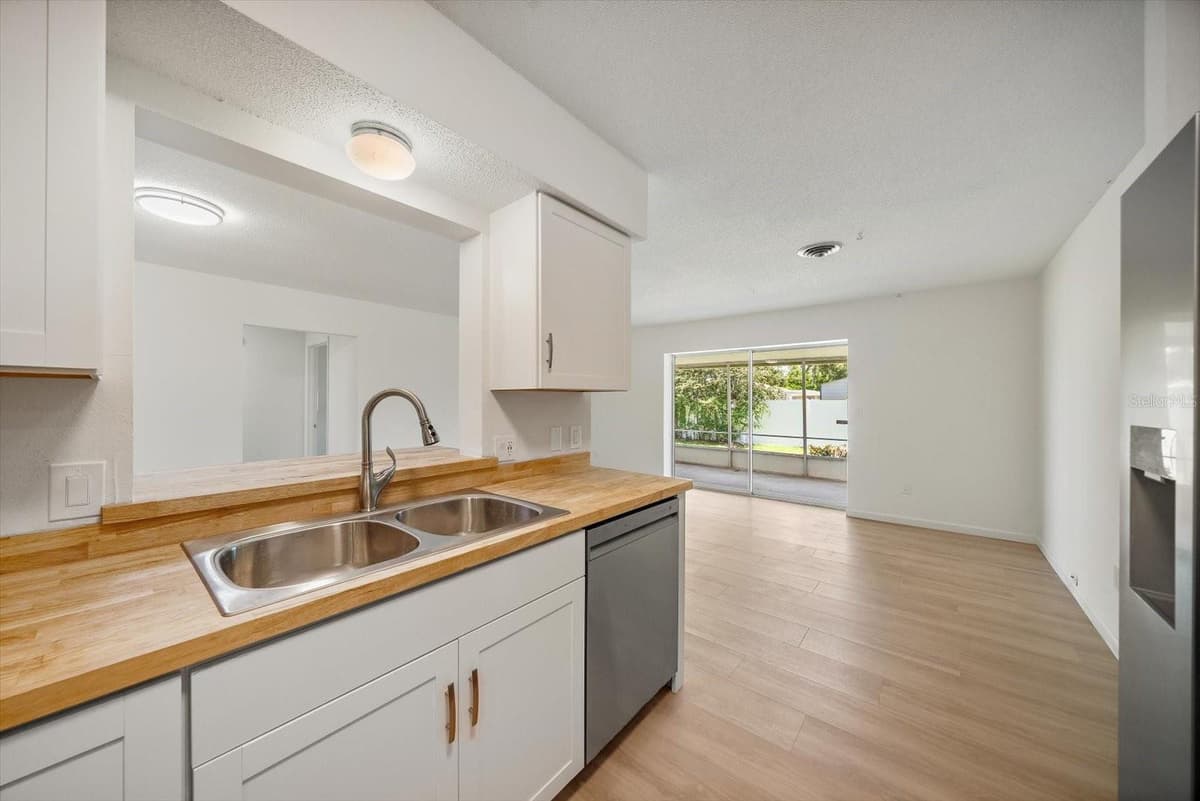 987 QUEEN ROAD — photo 3 of 36