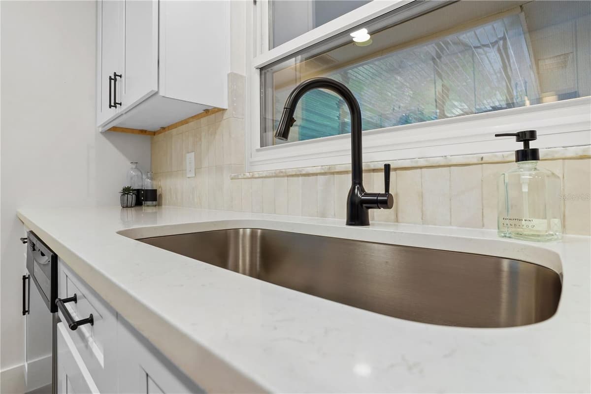 1201 AVALON BOULEVARD — photo 17 of 46