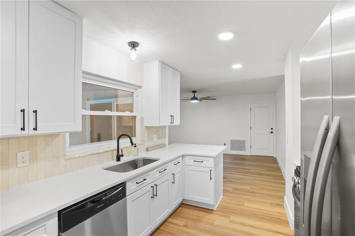 1201 AVALON BOULEVARD — photo 13 of 46