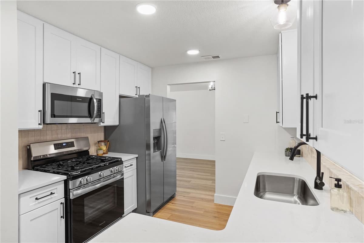 1201 AVALON BOULEVARD — photo 15 of 46