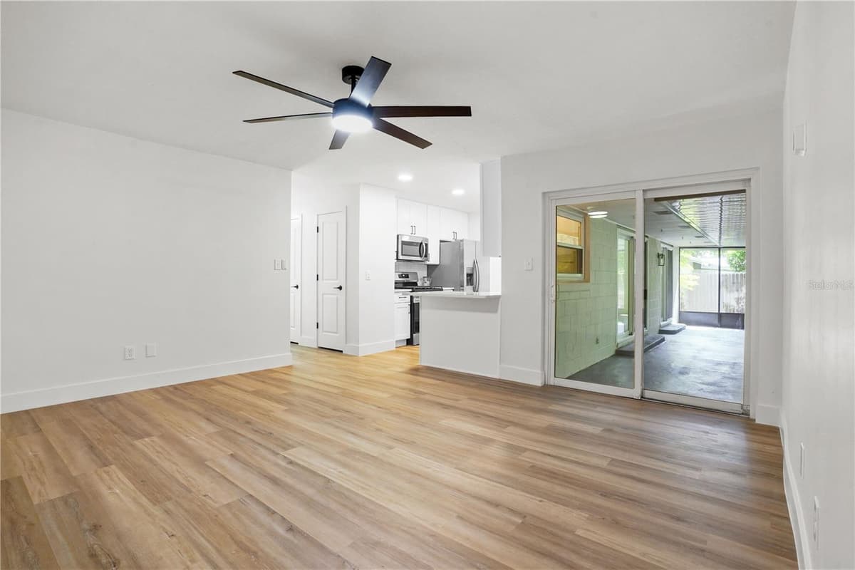 1201 AVALON BOULEVARD — photo 11 of 46