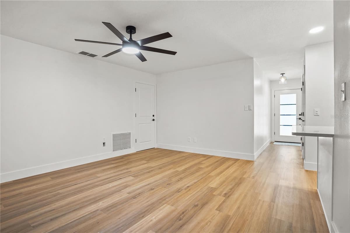 1201 AVALON BOULEVARD — photo 12 of 46