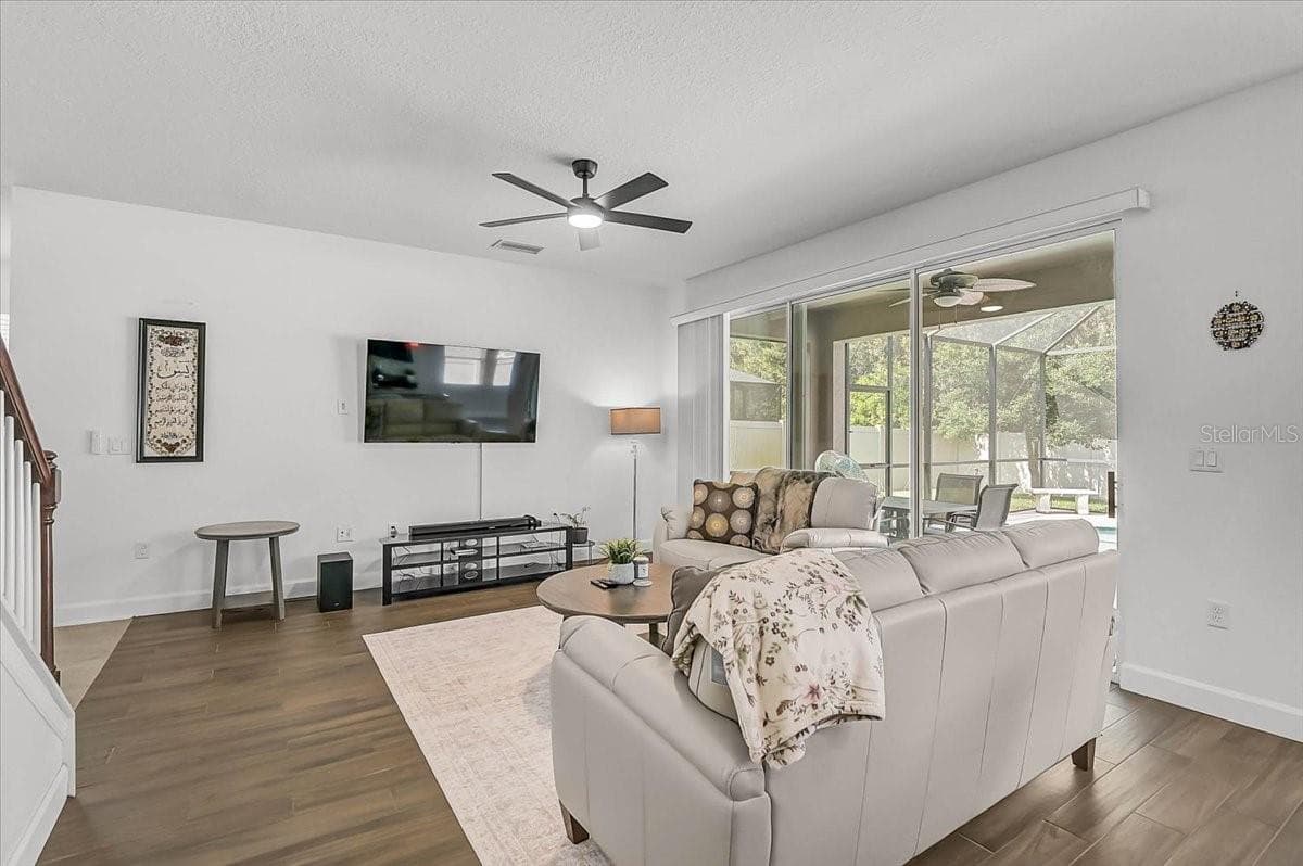 7536 AGUILA DRIVE — photo 13 of 35