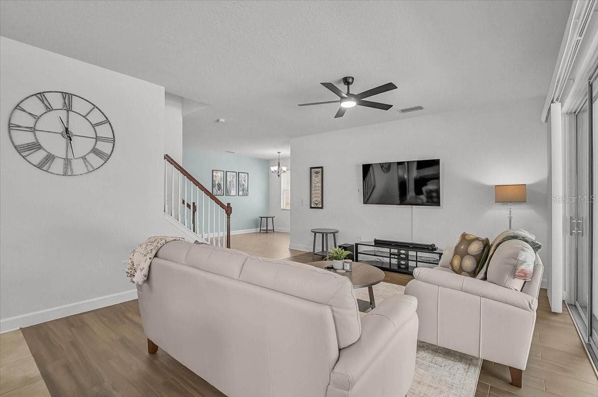 7536 AGUILA DRIVE — photo 14 of 35