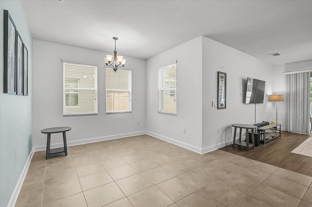 7536 AGUILA DRIVE — photo 12 of 35