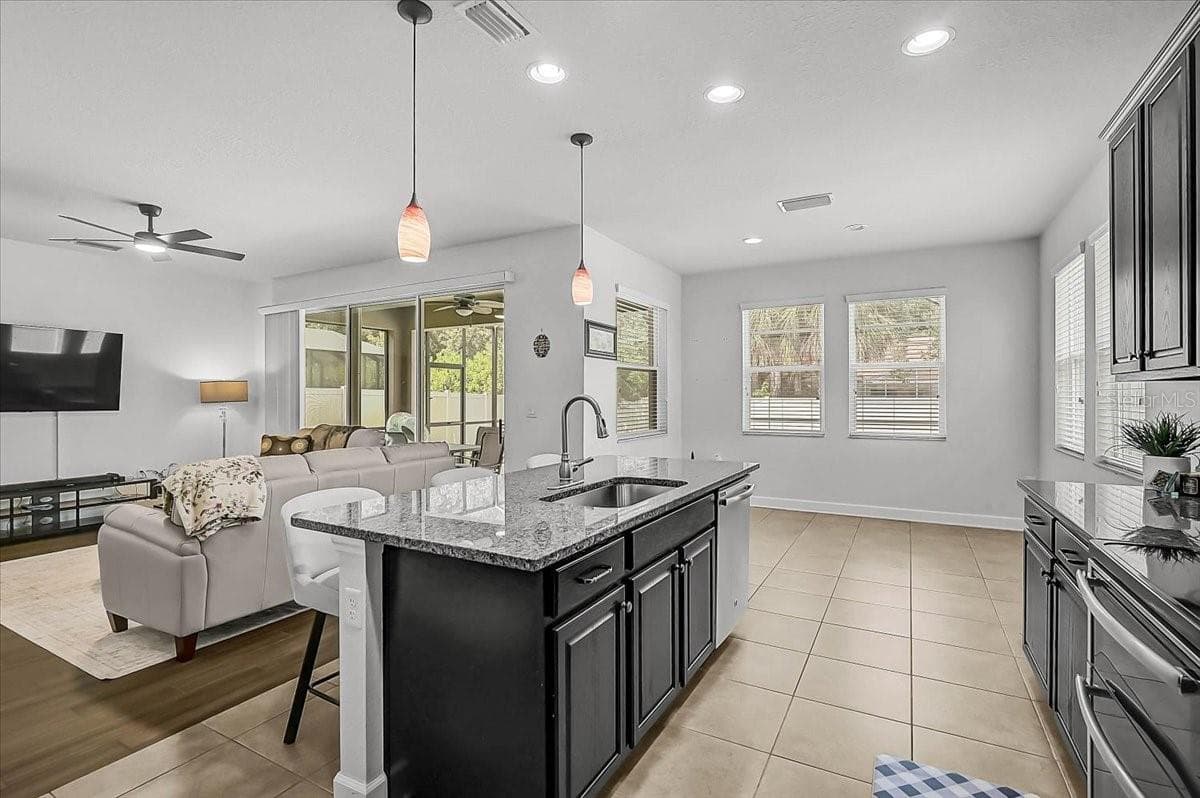 7536 AGUILA DRIVE — photo 15 of 35