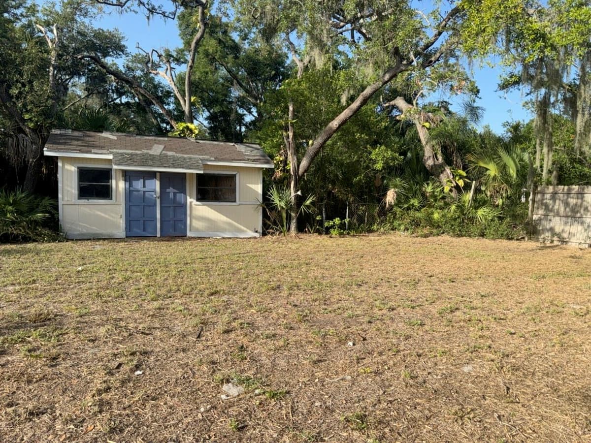 9901 DAVIS STREET — photo 4 of 35