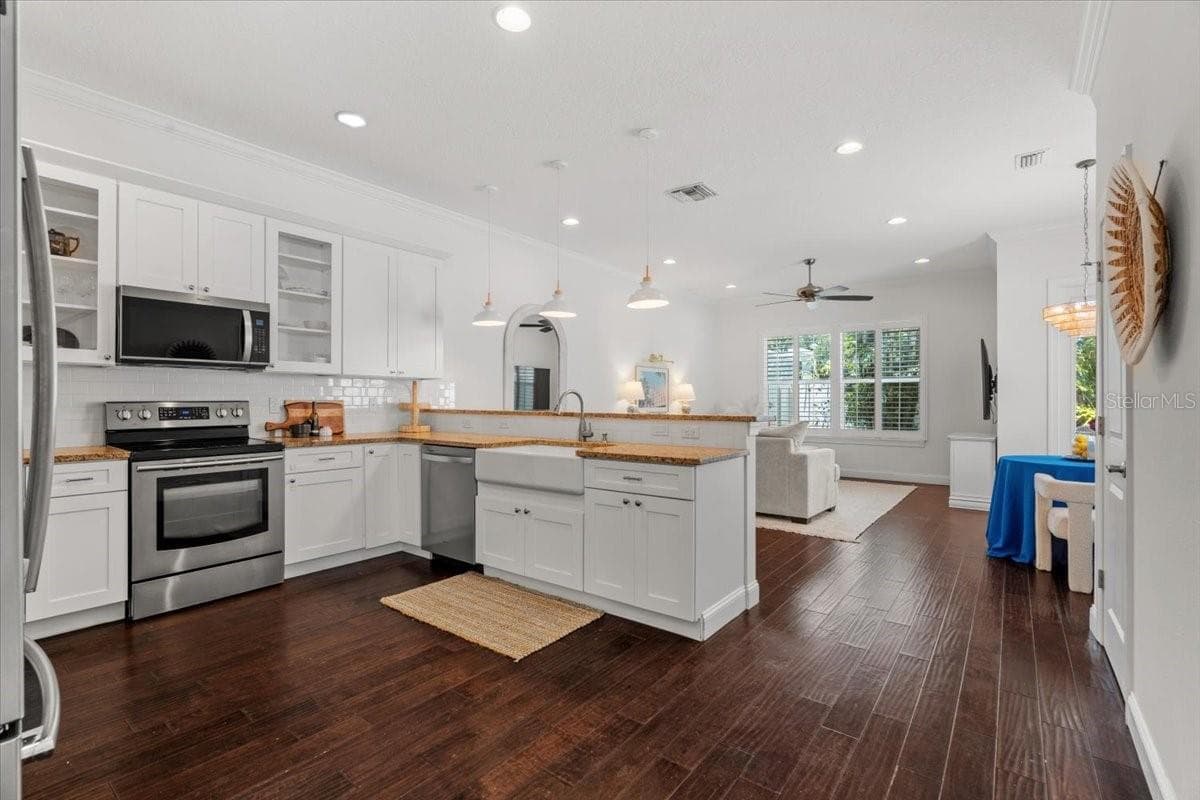 3203 SANTIAGO STREET — photo 11 of 41