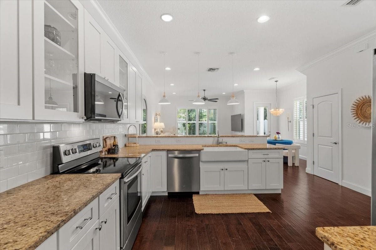 3203 SANTIAGO STREET — photo 9 of 41