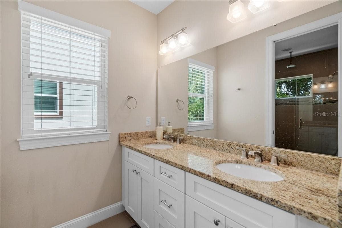 3203 SANTIAGO STREET — photo 26 of 41
