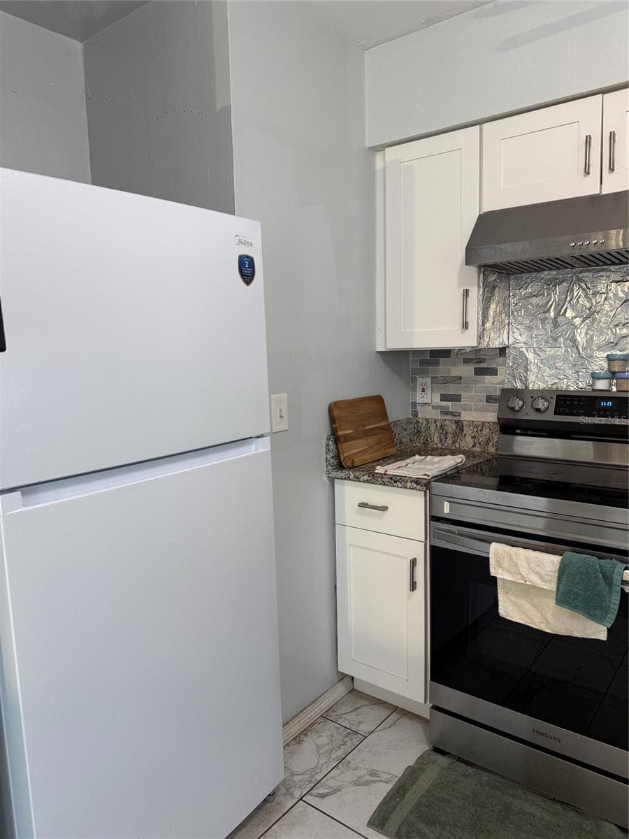 3305 JOE LOUIS DRIVE — photo 8 of 24