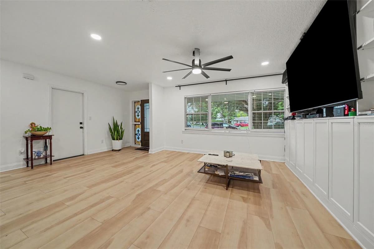 1905 BONANZA CT — photo 4 of 26