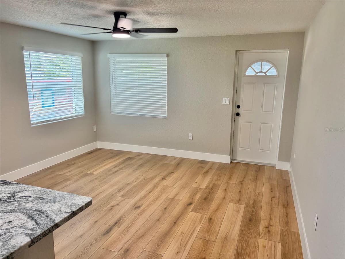 12119 VICTORY DRIVE — photo 21 of 54