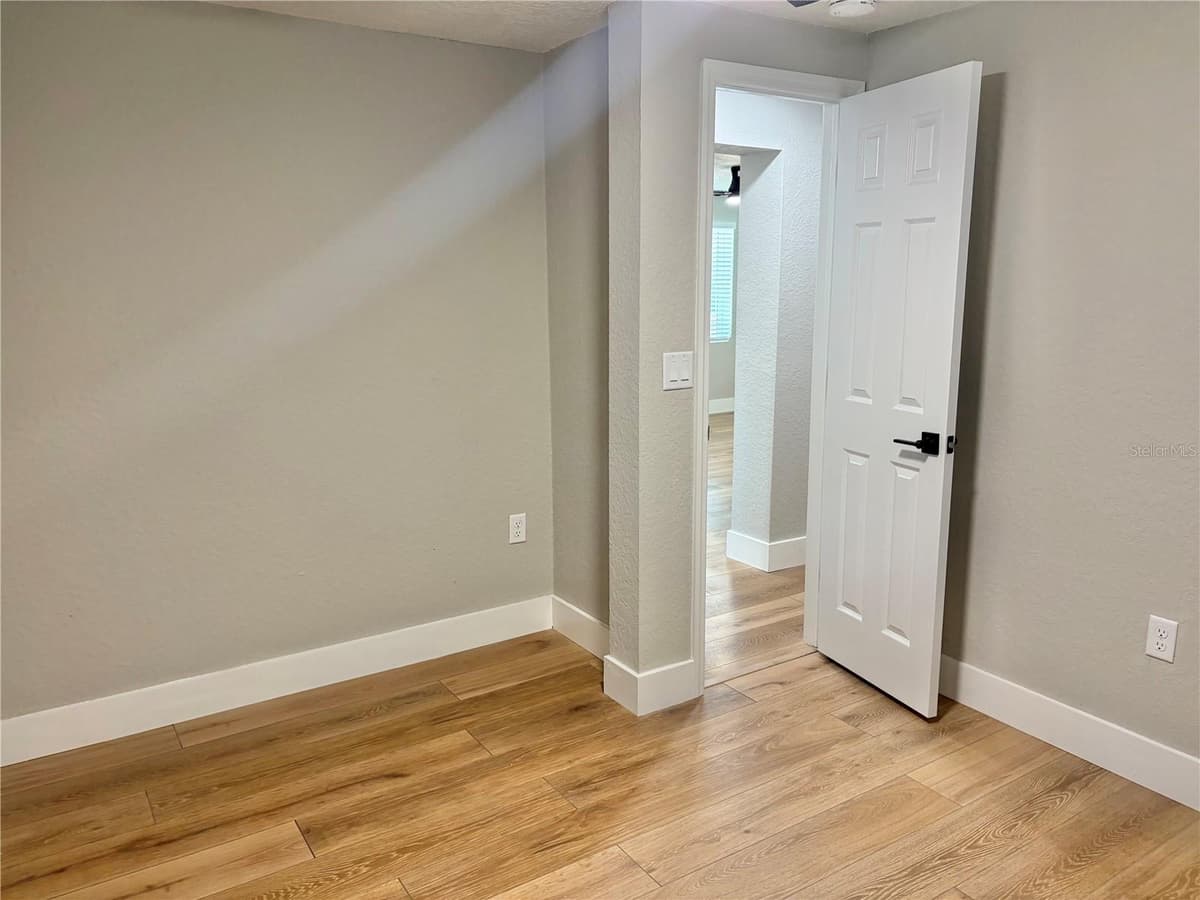 12119 VICTORY DRIVE — photo 25 of 54