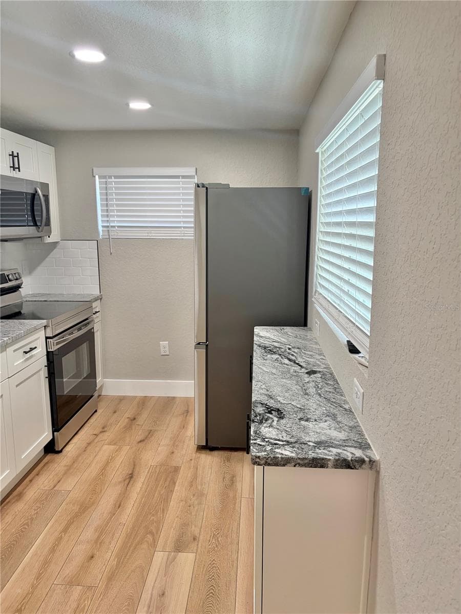 12119 VICTORY DRIVE — photo 20 of 54