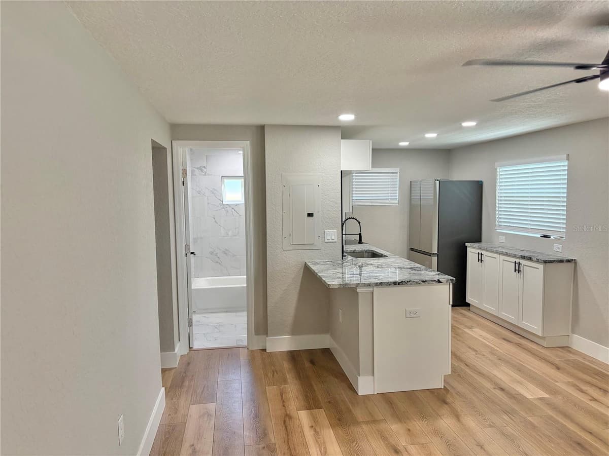 12119 VICTORY DRIVE — photo 43 of 54