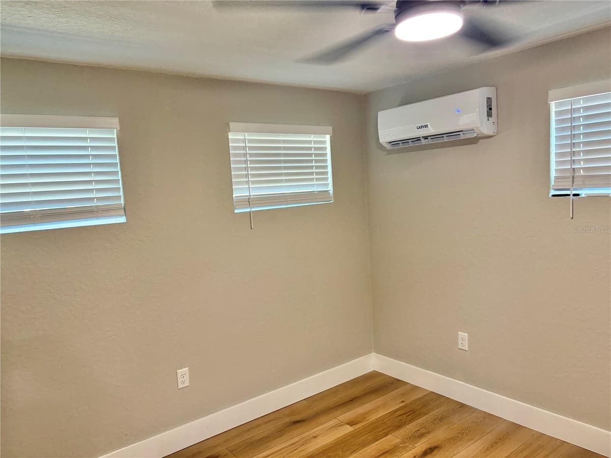 12119 VICTORY DRIVE — photo 27 of 54