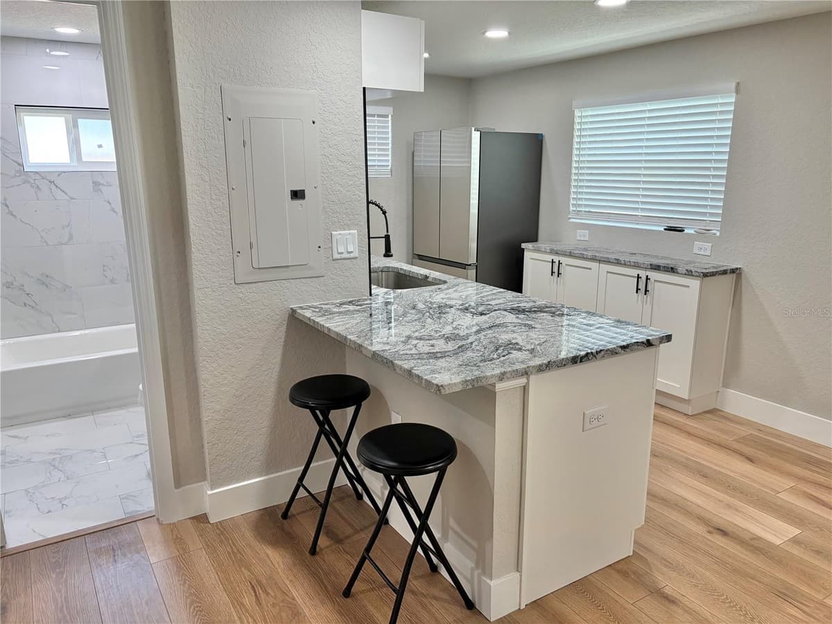 12119 VICTORY DRIVE — photo 14 of 54