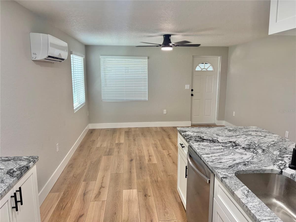 12119 VICTORY DRIVE — photo 16 of 54