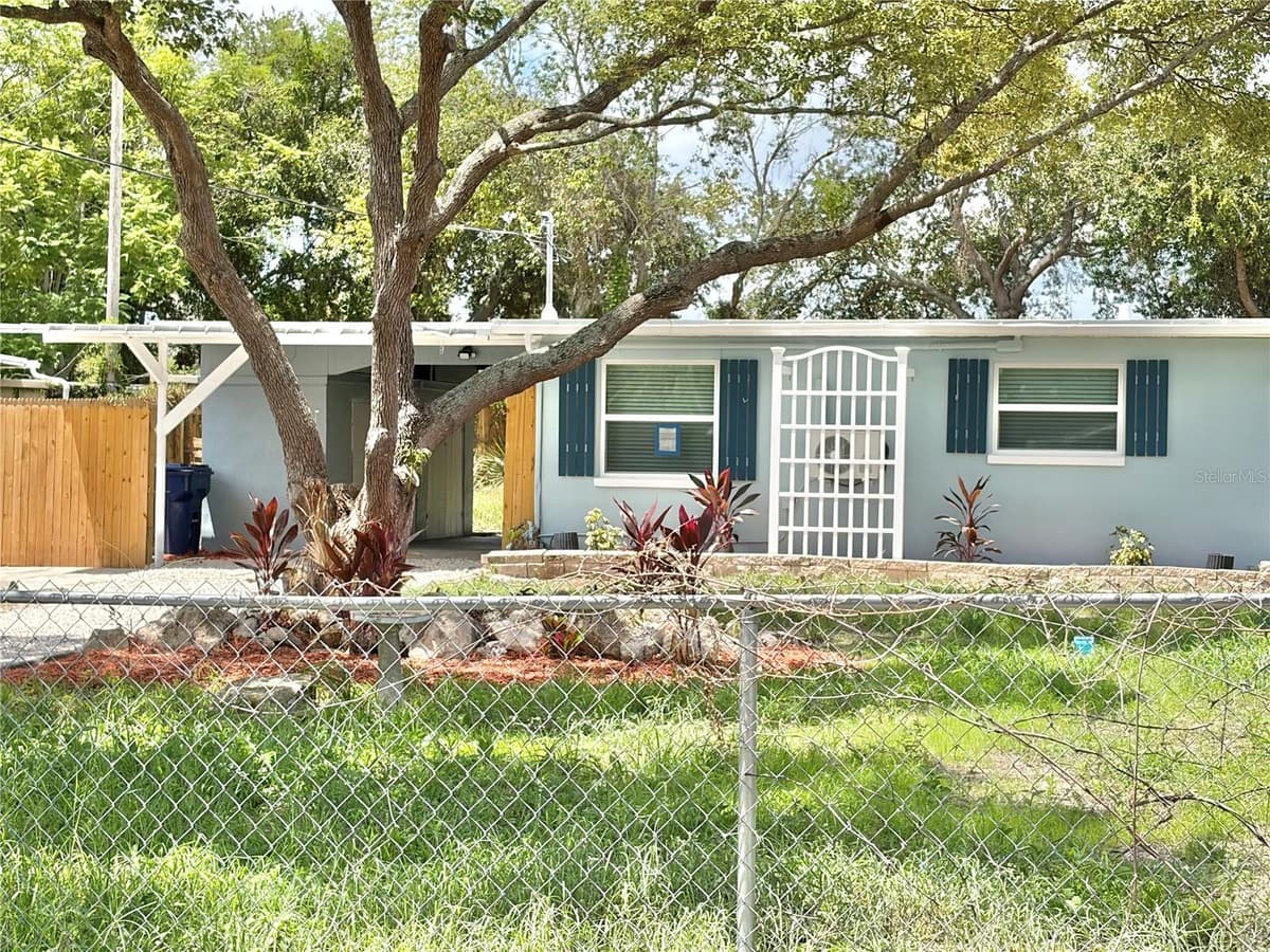 12119 VICTORY DRIVE — photo 3 of 54