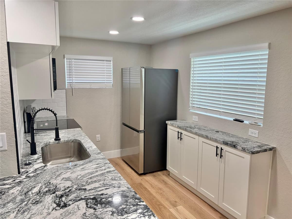 12119 VICTORY DRIVE — photo 22 of 54