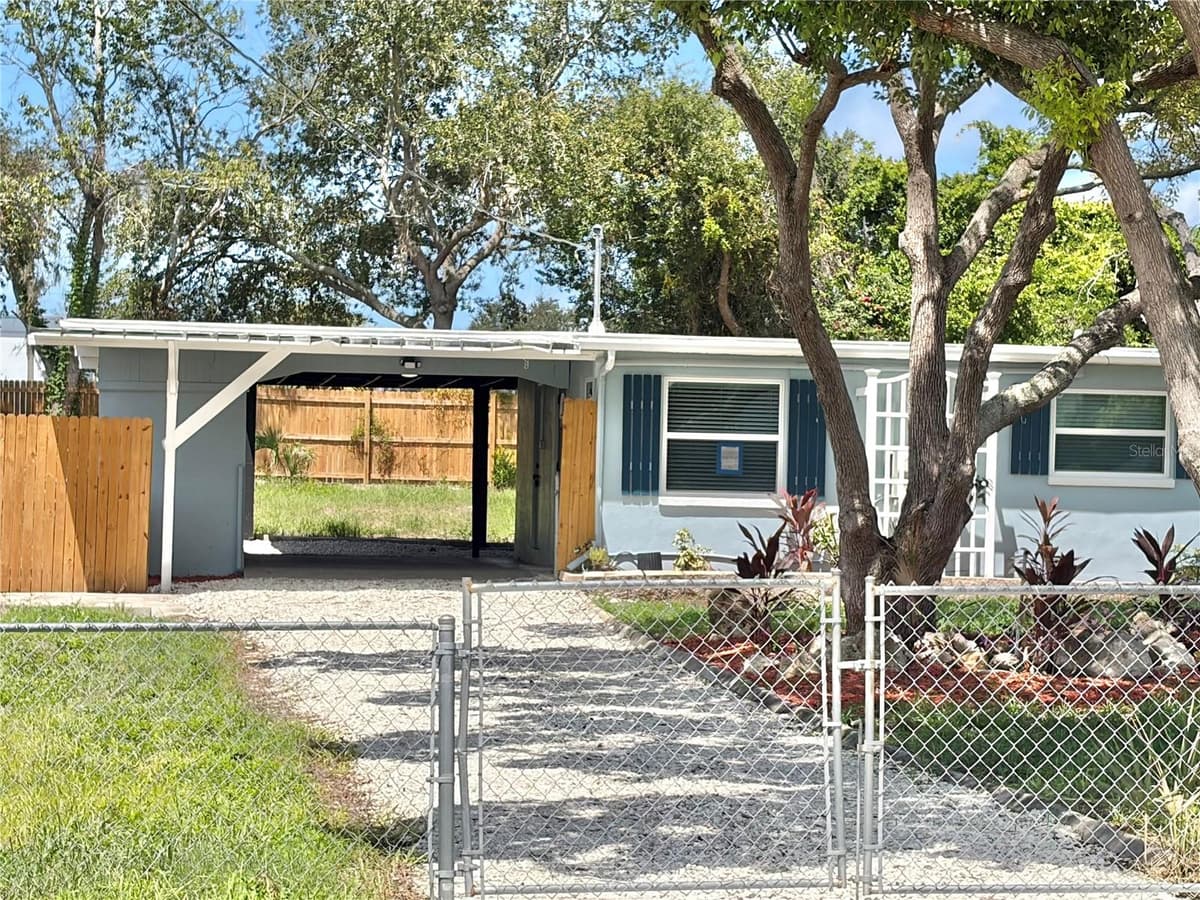 12119 VICTORY DRIVE — photo 2 of 54