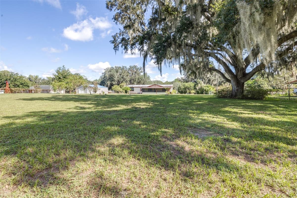 4605 THOMPSON ROAD — photo 9 of 91